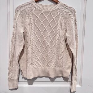 GAP cable knit crewneck sweater. Size medium. 100% cotton.